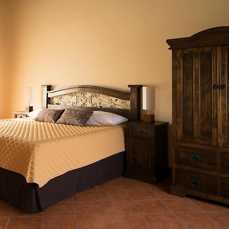 Hotel Casa San Bartolo Antigua Bagian luar foto